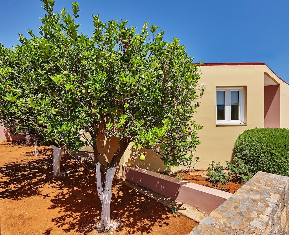 Everest Apartments And Suites Сталида Экстерьер фото