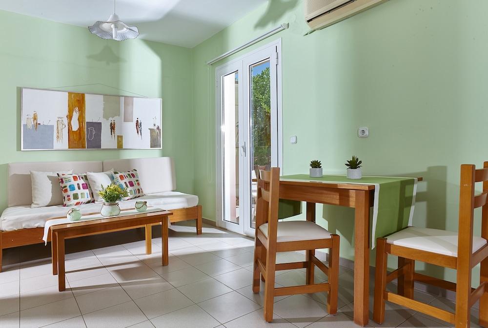 Everest Apartments And Suites Сталида Экстерьер фото