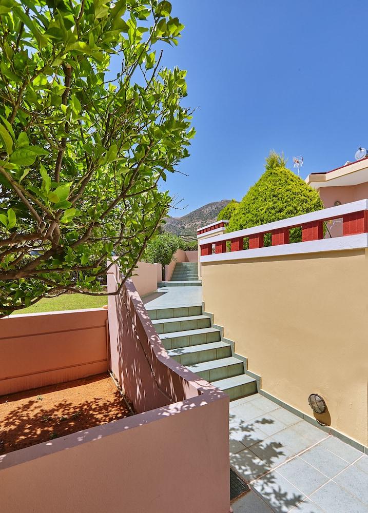 Everest Apartments And Suites Сталида Экстерьер фото